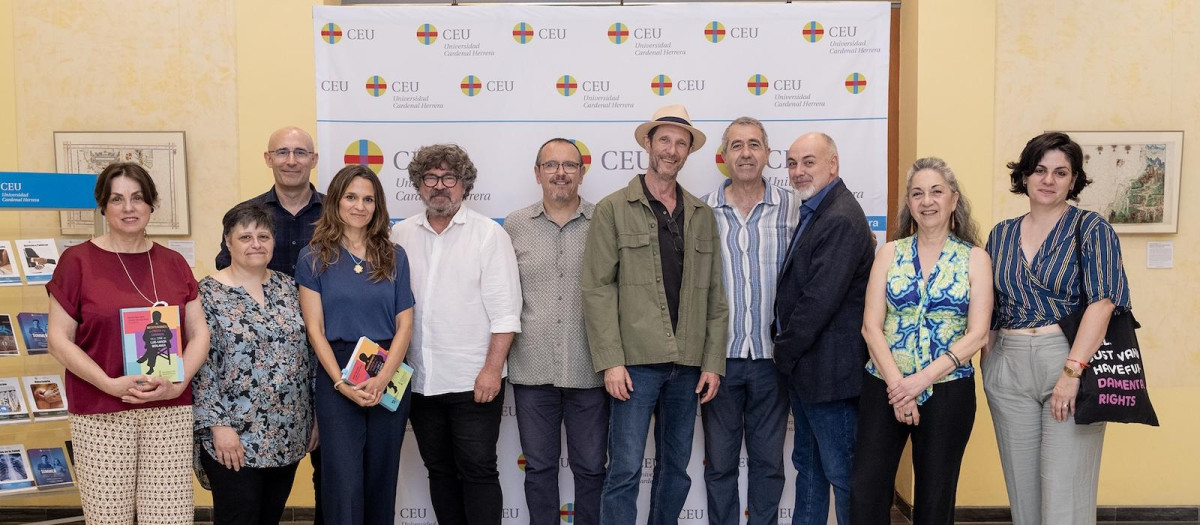 Las coordinadoras y varios coautores del libro El Mediterráneo, la fiesta y el carnaval en el cine de Luis García Berlanga, anoche en el acto de presentación organizado por la Cátedra Berlanga de la CEU UCH