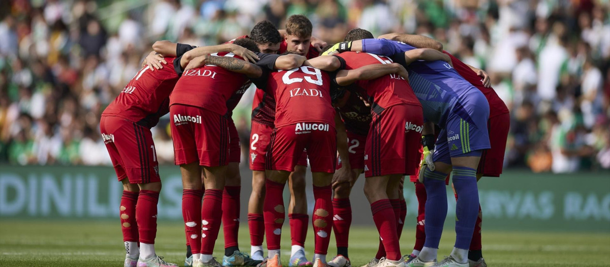 (Foto de ARCHIVO)
Players of CD Mirandes huddle during the LaLiga Hypermotion match between Racing Santander and CD Mirandes at Campos de Sport de El Sardinero on June 8, 2025, in Santander, Spain.
Ricardo Larreina / AFP7 / Europa Press
08/6/2025 ONLY FOR USE IN SPAIN
