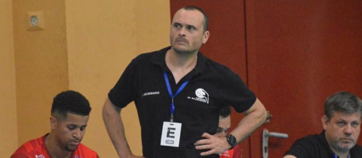 Jesús Escribano seguirá siendo el entrenador del Córdoba de Balonmano una temporada más