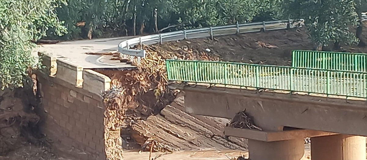 Puente colapsado por la crecida del río Aguasvivas (Teruel)