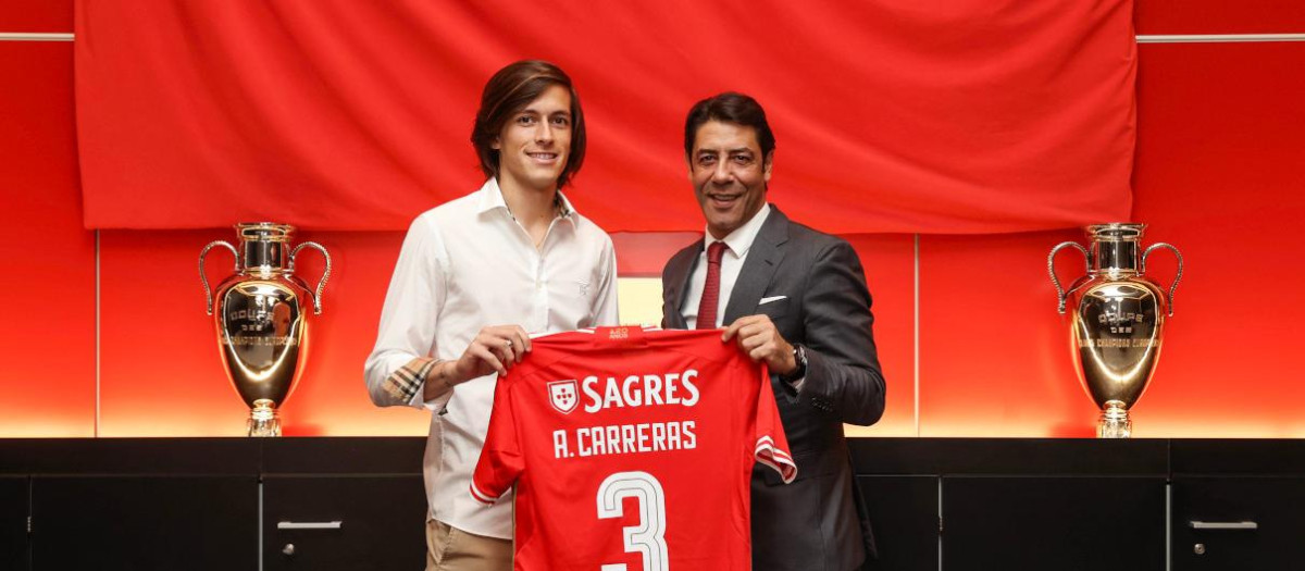 Álvaro Carreras junto a Rui Silva en su presentación como jugador del Benfica