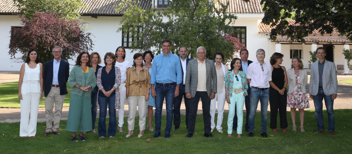 El presidente del Gobierno Pedro Sánchez reunido esta mañana con su Gobierno en Quintos de Mora, Toledo. 25/08/2018
pictured: Spain's Vice President and Presidency, Court Relationships and Equality Minister: Carmen Calvo, Spain's Foreign Minister, European Union and Cooperation : Josep Borrell, SpainÂ´s Justice Minister:Â Dolores Delgado, SpainÂ´s Defense Minister:Â Margarita Robles, SpainÂ´s Finance Minister : Maria Jesus Montero, SpainÂ´s Interior Minister:Â Fernando Grande Marlaska, Spain's Development MinisterÂ :Â Jose Luis Abalos, Spain's Territorial Policy and Public Function Minister: Meritxell Batet, Spain's Spokesperson and Education and Professional Training Minister: Isabel Celaa, Spain's Employment, Migrations and Social Security Minister: Magdalena Valerio, Spain's Minister for Ecological TransitionÂ : Teresa Ribera, Spain's Agriculture, Fishing and Feeding Minister: Luis Planas, Spain's Economy and Business MinisterÂ : Nadia Calviño, Spain's Health, Consumption and Social Welfare Minister: Carmen Monton, Spain's Science, Innovation and Universities Minister: Pedro Duque, Spain's Industry, Trade and Tourism Minister:Â Reyes Maroto, Spain's Culture and Sports MinisterÂ : Jose Guirao