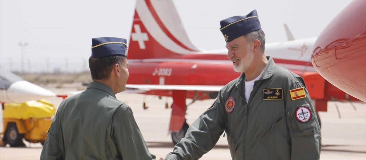 El Rey Felipe VI, a su llegada a la Academia General del Aire y del Espacio (AGA)