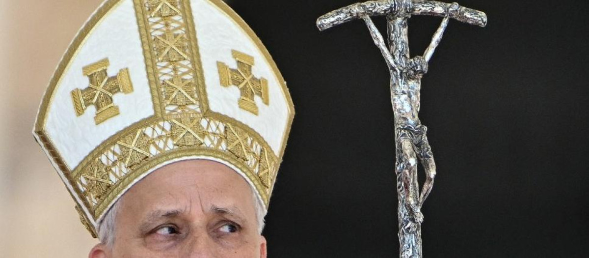 El Papa León XIV, con el báculo que tradicionalmente empleaba Juan Pablo II
