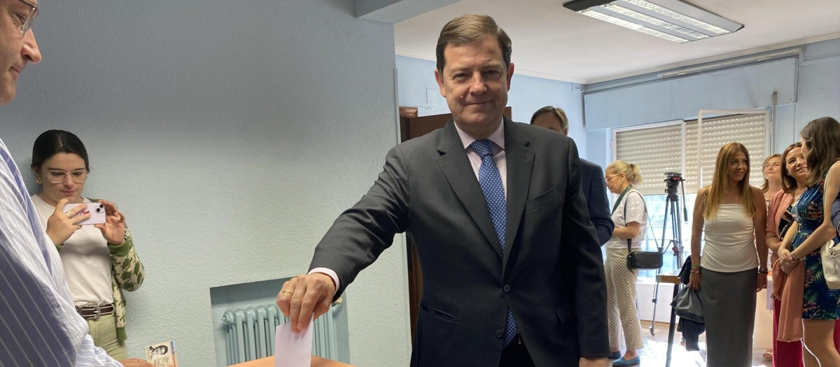 El presidente del PP, Alfonso Fernández Mañueco, vota para las Primaras del PP en Salamanca
EUROPA PRESS
16/6/2025