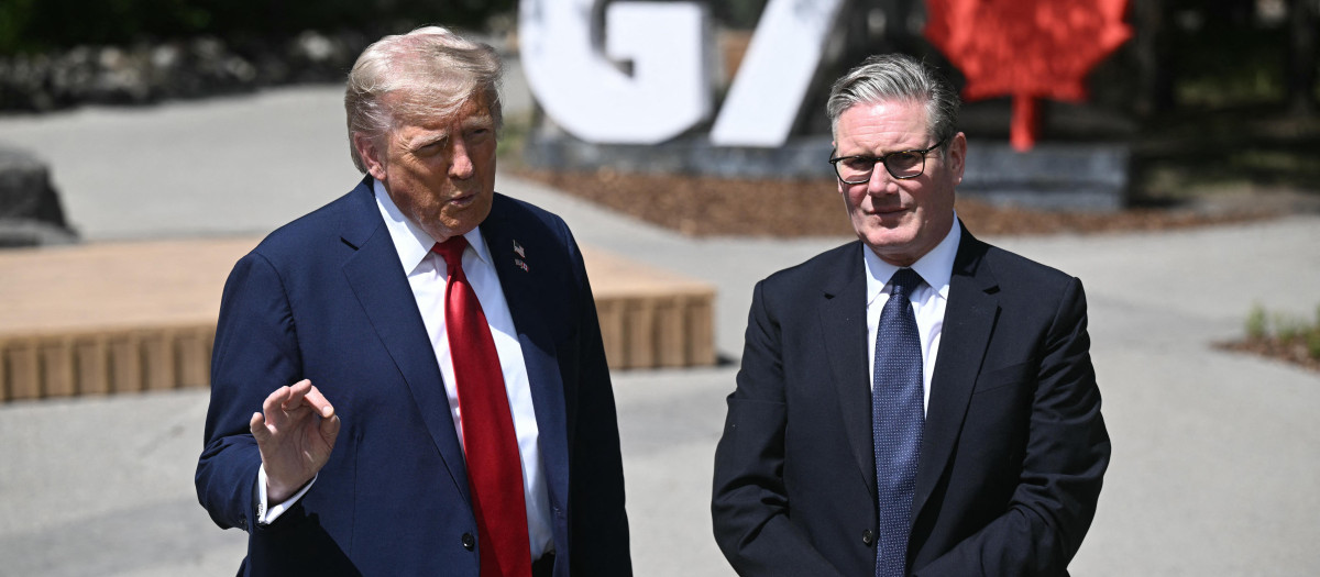 El presidente de EE.UU., Donald Trump, junto al primer ministro británico, Keir Starmer
