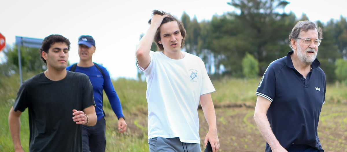 Monterroso, Lugo. El exPresidente del Gobierno, Mariano Rajoy, realiza el Camino de Santiago en su vía francesa junto a su hijo Juan y a un amigo de este último