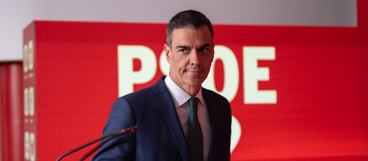 El secretario general del PSOE y presidente del Gobierno, Pedro Sánchez, durante una rueda de prensa, en la sede del PSOE
