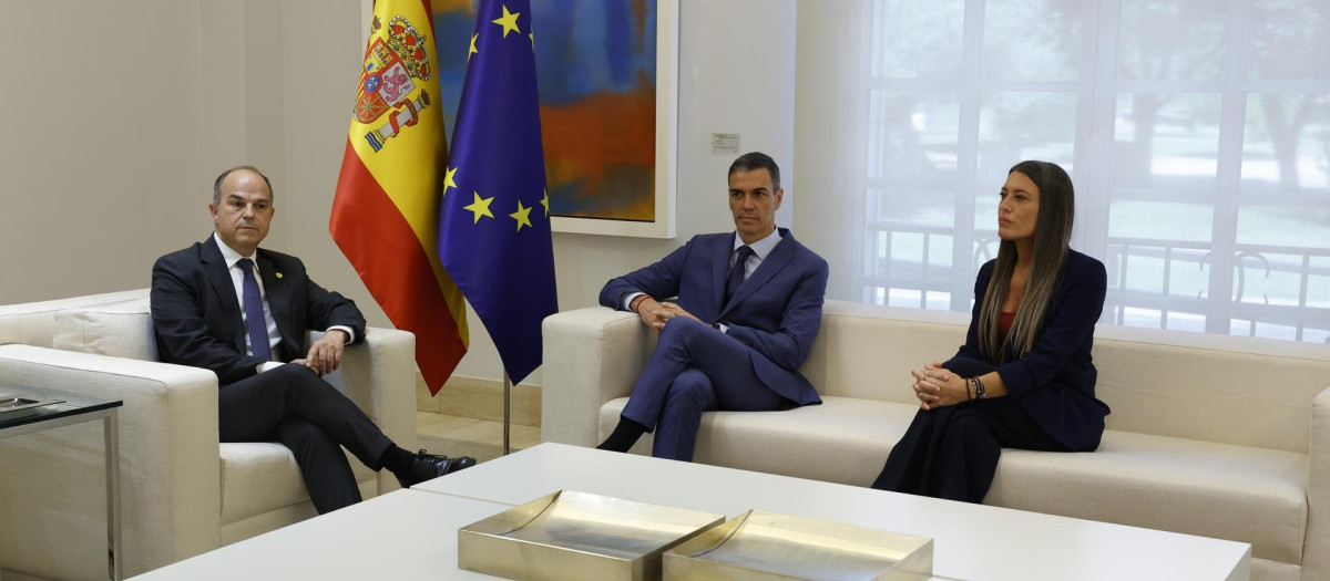 Pedro Sánchez se reúne con miembros de Junts en Moncloa