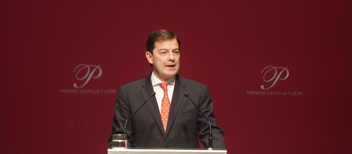 El presidente de la Junta, durante la entrega de los Premios Castilla y León 2025