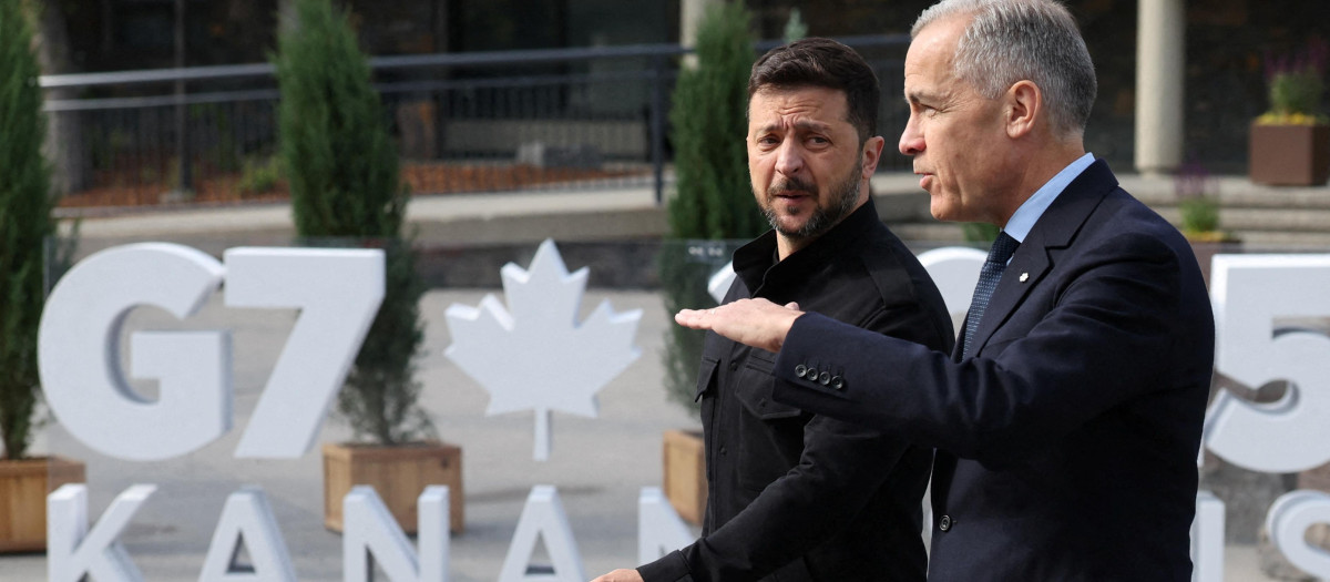Volodimir Zelenski, presidente de Ucrania y el primer ministro de Canadá Mark Carney en la cumbre del G7