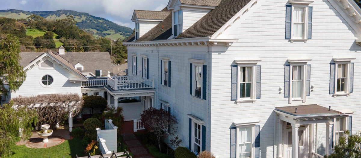 Trumbull Manor, la casa de retiros al norte de San Francisco donde se encontraban haciendo su curso anual