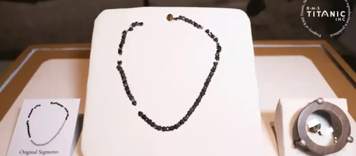 Descubren un enigmático collar de vidrio negro del Titanic tras casi un siglo bajo el mar