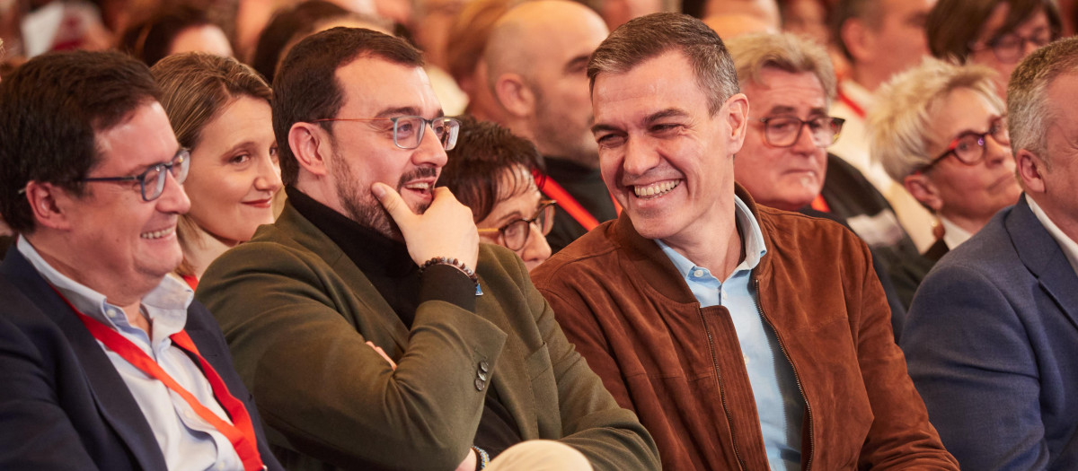 Óscar López, Adrián Barbón y Pedro Sánchez
