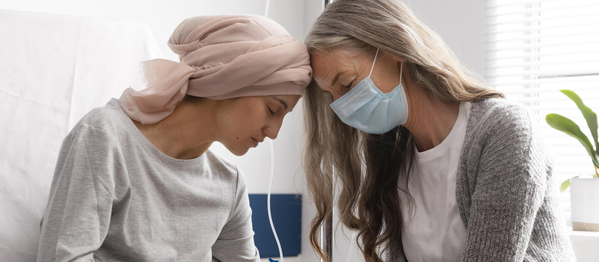 Madre con su hija con cáncer