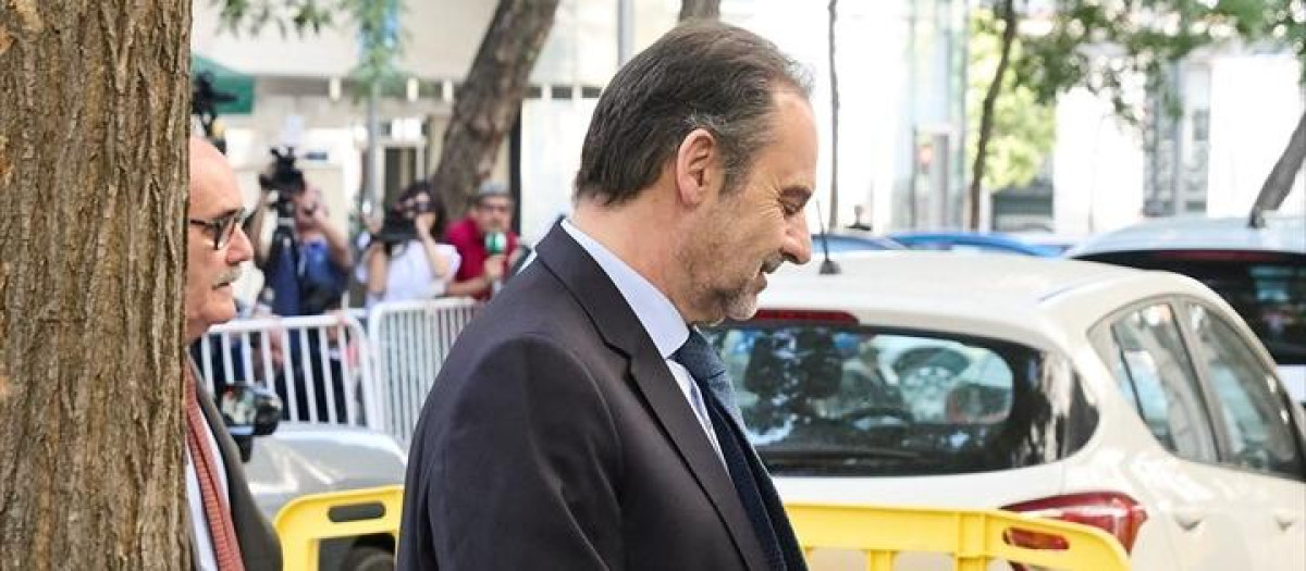 El exministro de Transportes José Luis Ábalos a su llegada al Tribunal Supremo