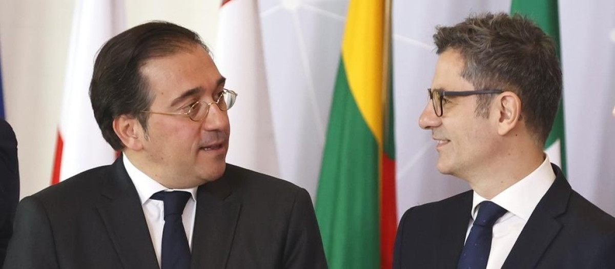 El Ministro de Asuntos Exteriores, José Manuel Albares, el Ministro de la Presidencia, Justicia y Relaciones con las Cortes, Félix Bolaños