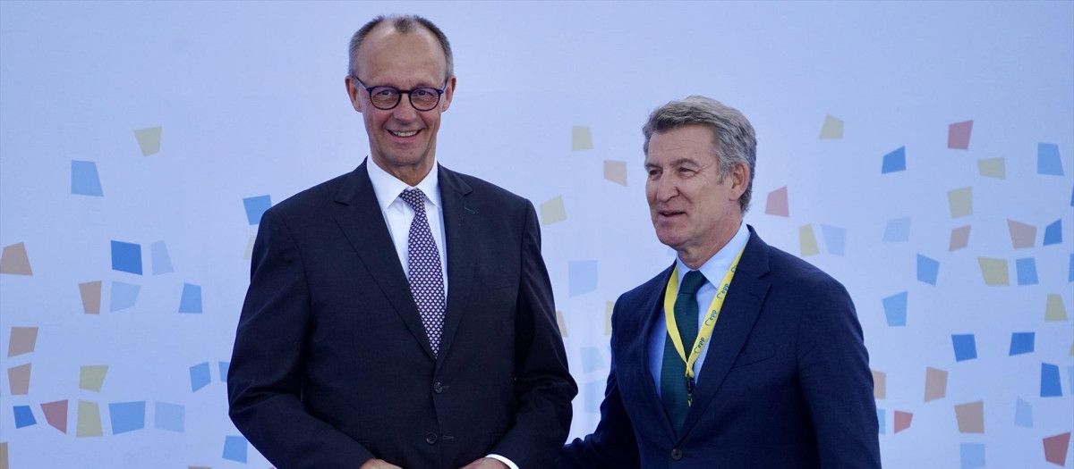 El líder del PP, Alberto Núñez Feijóo, y el canciller alemán, Friedrich Merz