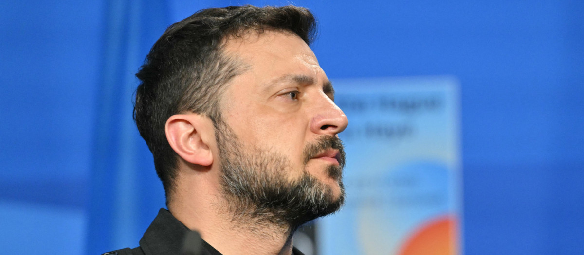 El presidente de Ucrania, Volodymyr Zelensky, reacciona durante una cumbre de la OTAN en La Haya