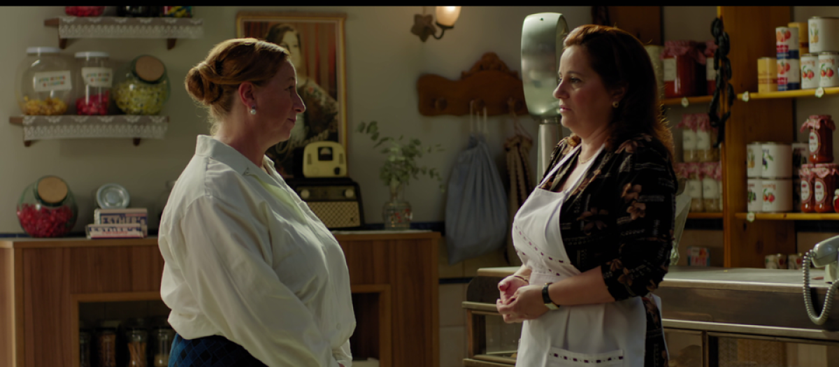 Carme (Rosanna Espinós) i Blanca (Carme Juan) en una escena de L' Alqueria Blanca