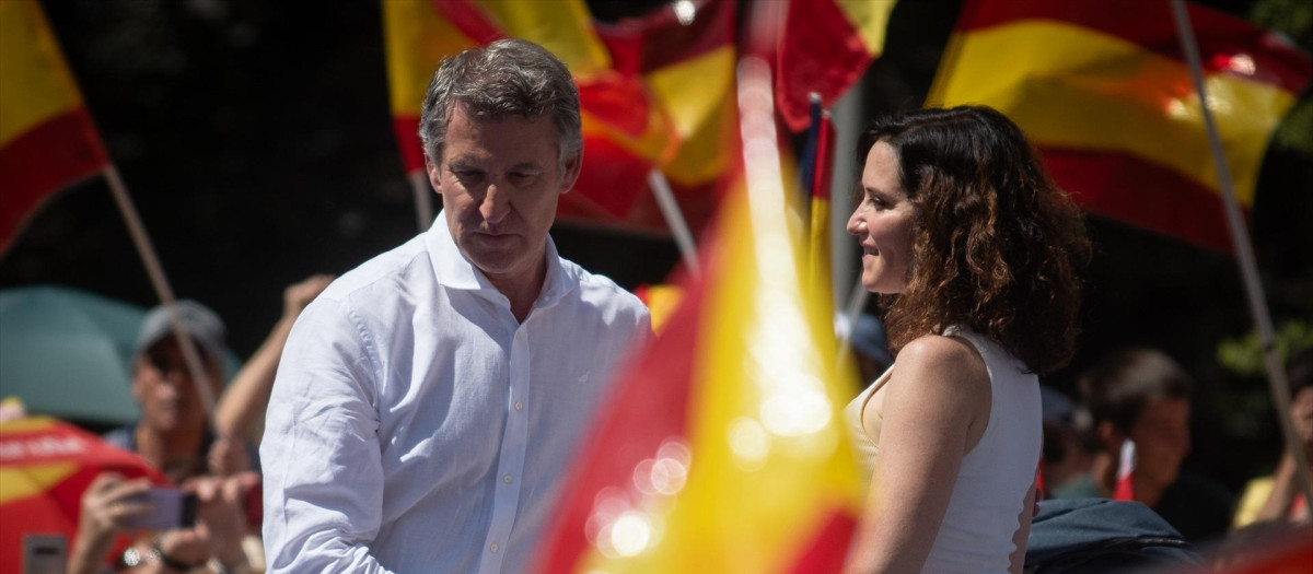 Alberto Núñez Feijóo e Isabel Díaz Ayuso durante una manifestación del PP
