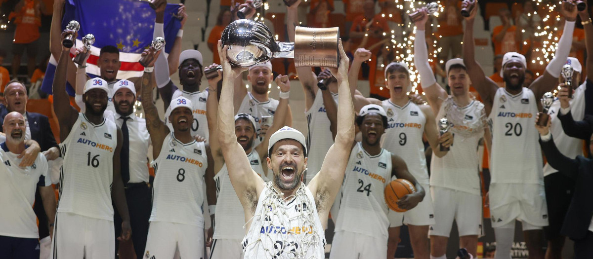 Sergio Llull levanta la 38ª Liga ACB del Real Madrid
