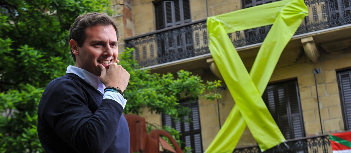 El presidente de Ciudadanos, Albert Rivera, interviene en un mitin del partido en Rentería (Guipúzcoa)