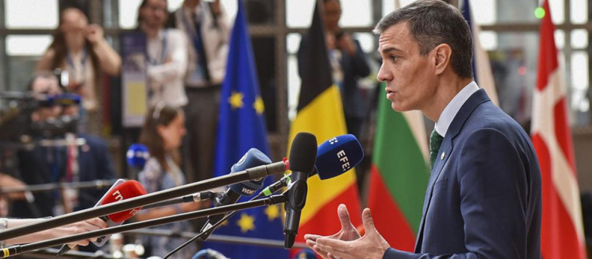 Pedro Sánchez haciendo declaraciones tras el Consejo Europeo en Bruselas