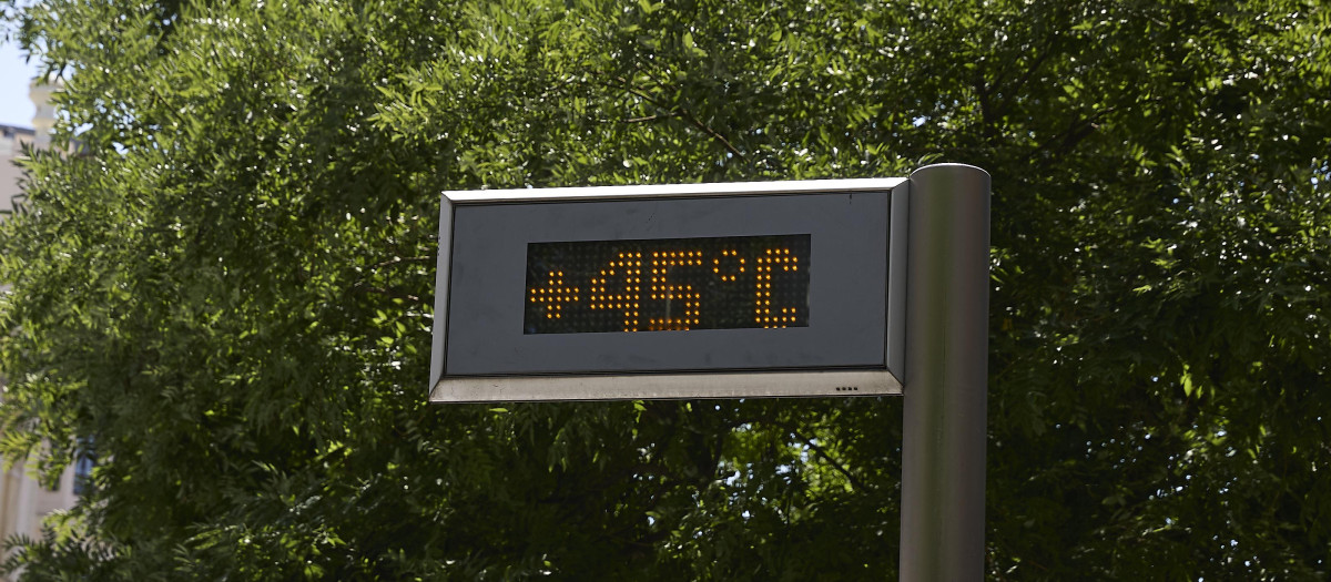 Un termómetro en la calle, en Madrid (España)
