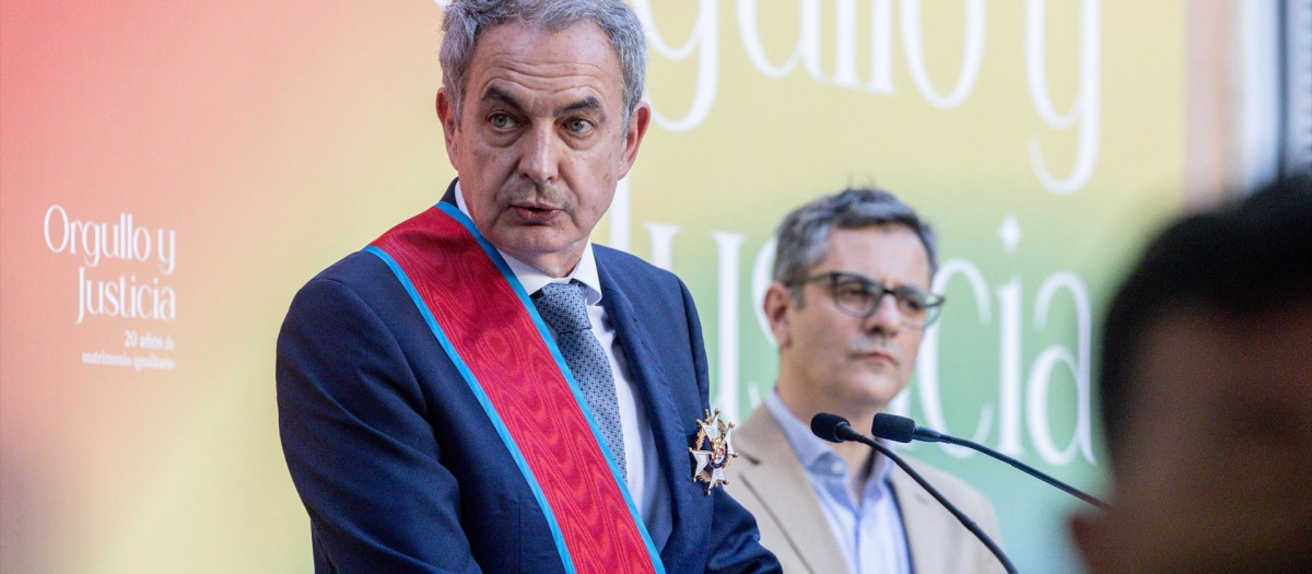El expresidente del Gobierno, José Luis Rodríguez Zapatero, tras ser condecorado con la Gran Cruz de la Orden de San Raimundo de Peñafort
