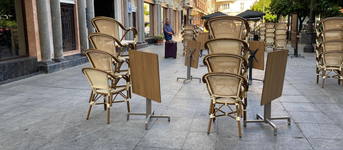 Veladores en la plaza de las Tendillas