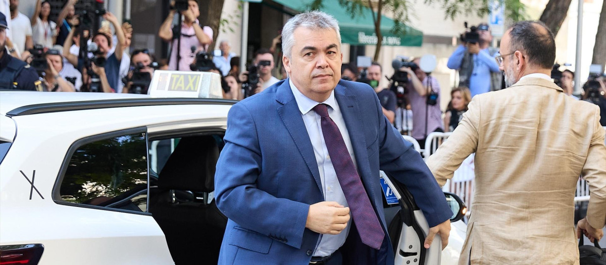 El exsecretario de Organización del PSOE Santos Cerdán a su llegada a declarar en el Tribunal Supremo