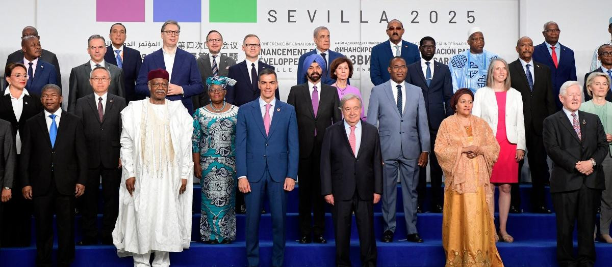 Spanish Prime Minister Pedro Sanchez (CL) and United Nations Secretary-General Antonio Guterres (CR) pose for a family photo with the rest of heads of state and representatives attending the United Nations 4th International Conference on Financing and Development in Seville, on June 30, 2025. A UN conference aiming to rally fresh support for development aid begins in Spain today with the sector in crisis as US-led funding cuts jeopardise the fight against poverty. At least 50 world leaders including French President Emmanuel Macron, Kenya's William Ruto, EU chief Ursula von der Leyen and UN head Antonio Guterres will gather in the city of Seville from June 30 to July 3. (Photo by CRISTINA QUICLER / AFP)