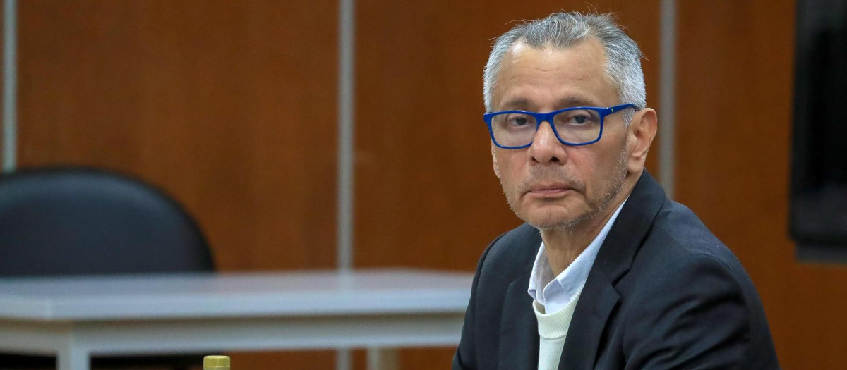 El exvicepresidente de Ecuador Jorge Glas, asiste a la sala de audiencias este lunes, en la Corte Nacional de Justicia en Quito (Ecuador)