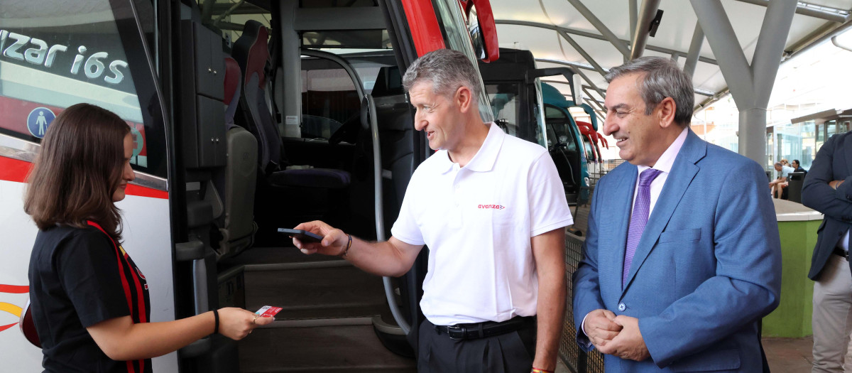El consejero de Movilidad y Transformación Digital, José Luis Sanz Merino, este lunes, en la estación de autobuses de Segovia