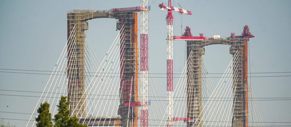 Imagen de las obras del puente del Centenario

MARÍA JOSÉ LÓPEZ/EUROPA PRESS
17/6/2025