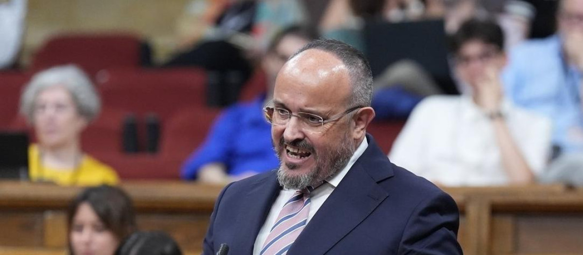 El presidente del PP de Cataluña, Alejandro Fernández, este miércoles en el pleno del Parlament