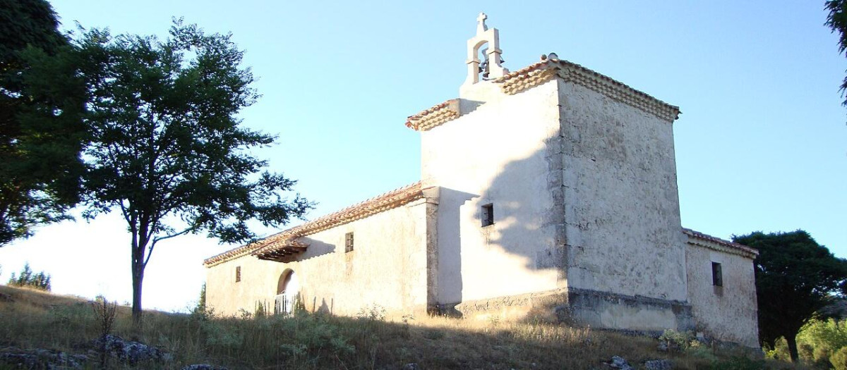 Vista de la ermita de Brezales, a 3 km de Espejón