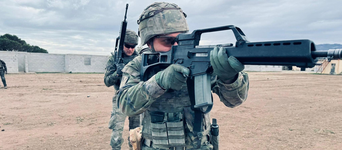 Legionarios practican en seco CQB (Close Quarter Battle /combate cercano) en Melilla