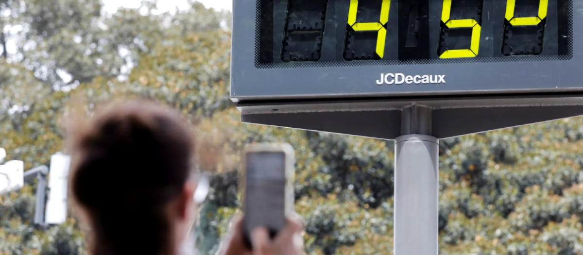 Imagen de archivo de un termómetro en la Comunidad Valenciana marcando 45 grados