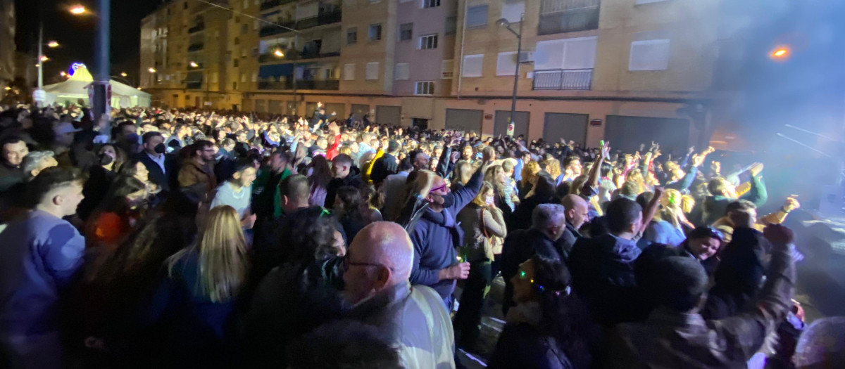 Imagen de una verbena fallera en la ciudad de Valencia.