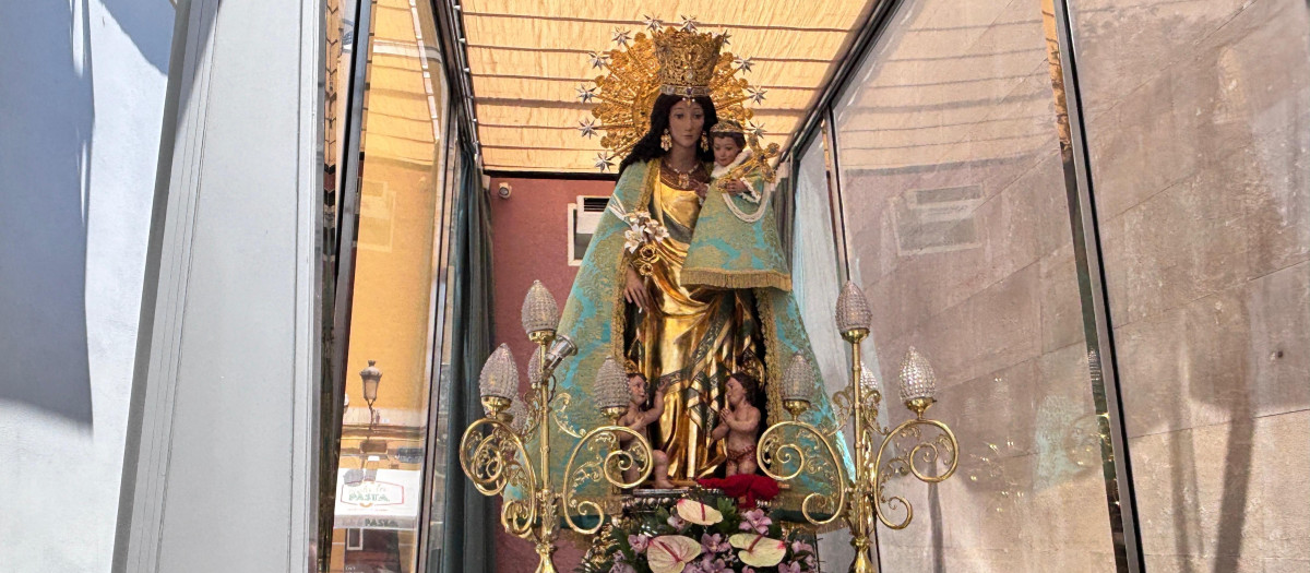 Imagen de la Virgen de los Desamparados en el 'Maremóvil'.