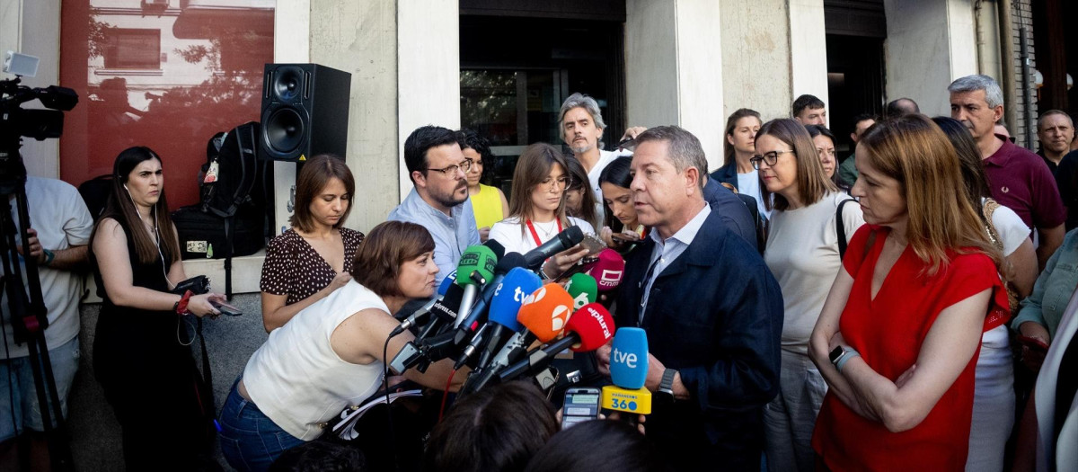 El presidente de Castilla-La Mancha, Emiliano García-Page, en la entrada al recinto.