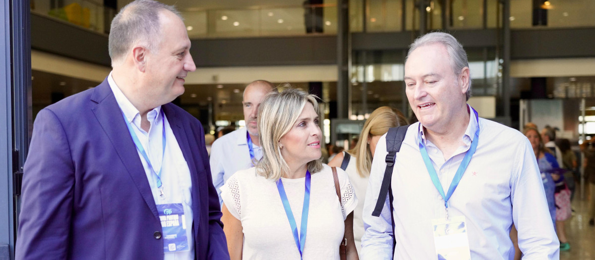 Imagen de Marta Barrachina junto a Salvador Aguilella y Alberto Fabra en el Congreso del Partido Popular en Madrid