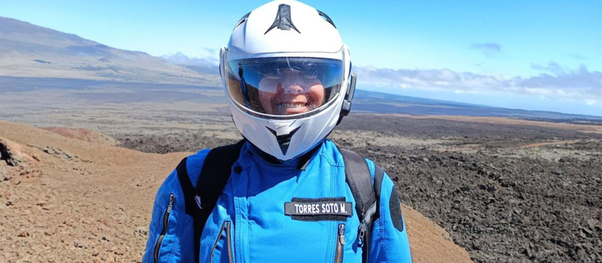 Mariló Torres, en su misión en la ladera de un volcán de Hawái