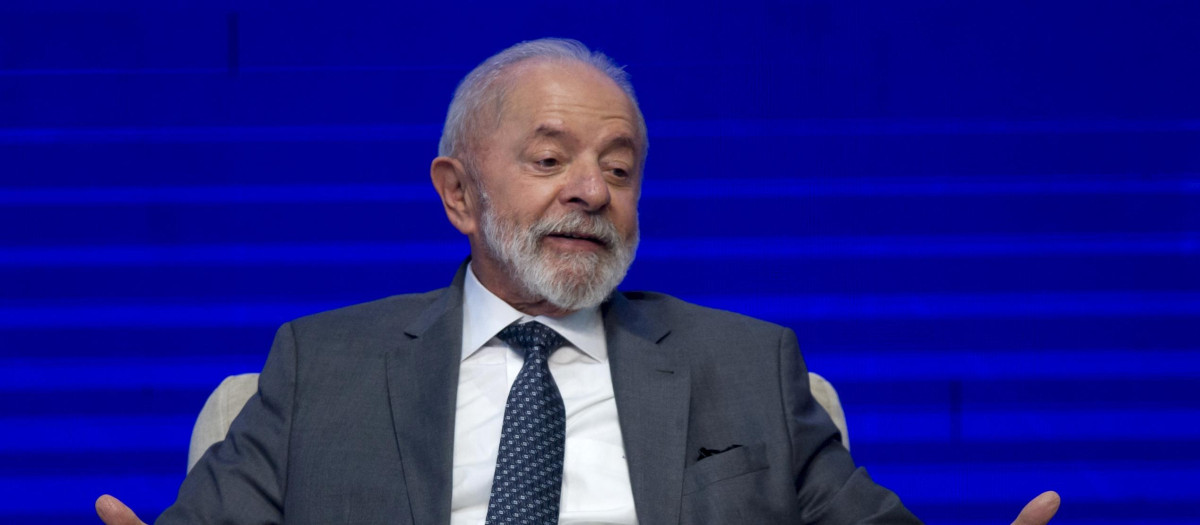 El presidente de Brasil, Luiz Inácio Lula da Silva, hace un gesto durante el Foro Empresarial BRICS en Río de Janeiro, Brasil