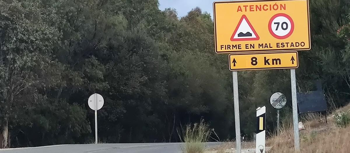 Es posible ver señales como esta en toda la red nacional de carreteras
