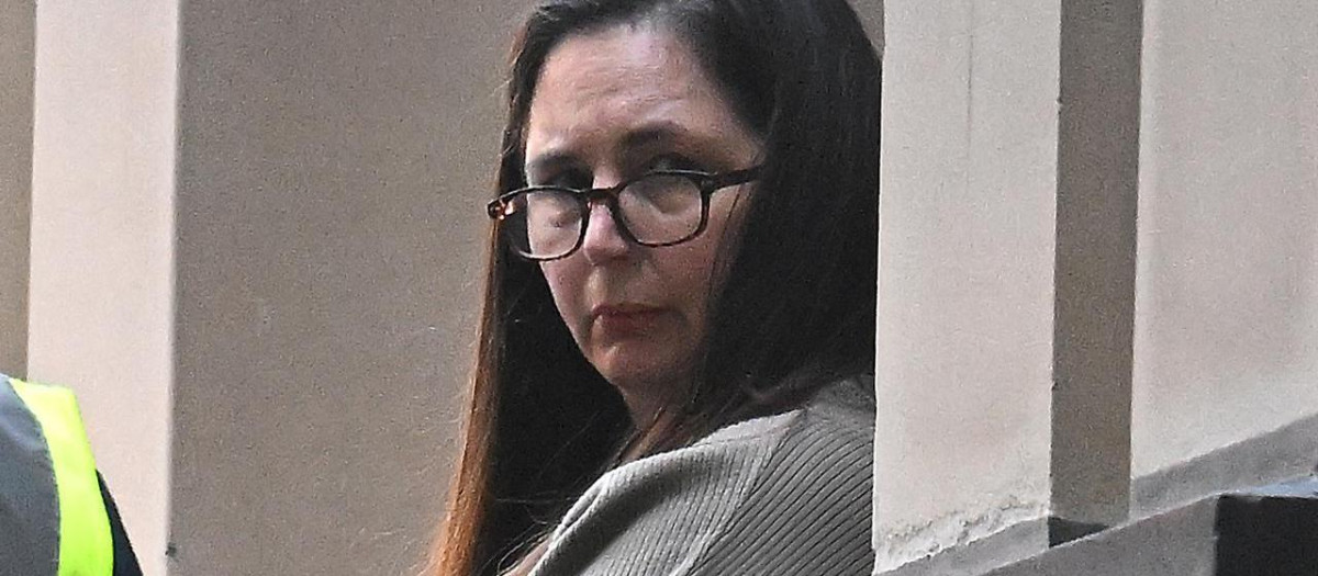 Melbourne (Australia), 07/07/2025.- A photo made available on 07 July 2025 shows defendant Erin Patterson (R) in Melbourne, Australia, 15 April 2025 (issued 07 July 2025). A jury has reached a verdict that Erin Patterson was found guilty of all counts for cooking a mushroom lunch that killed three relatives and injured another. EFE/EPA/JAMES ROSS AUSTRALIA AND NEW ZEALAND OUT