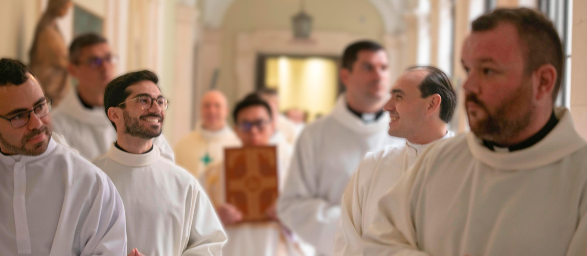 Los cuatro jesuitas, poco antes de su ordenación sacerotal