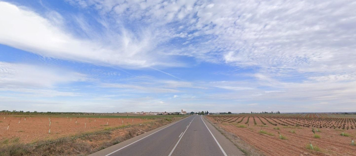 (Foto de ARCHIVO)
Carretera CM-3103 cerca de El Toboso.
REMITIDA / HANDOUT por GOOGLE MAPS
Fotografía remitida a medios de comunicación exclusivamente para ilustrar la noticia a la que hace referencia la imagen, y citando la procedencia de la imagen en la firma
30/4/2025